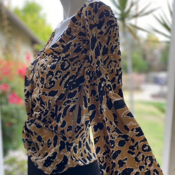 Topshop Twist Front Long Sleeve Top⭐️NWT⭐️ - Picture 8 of 13